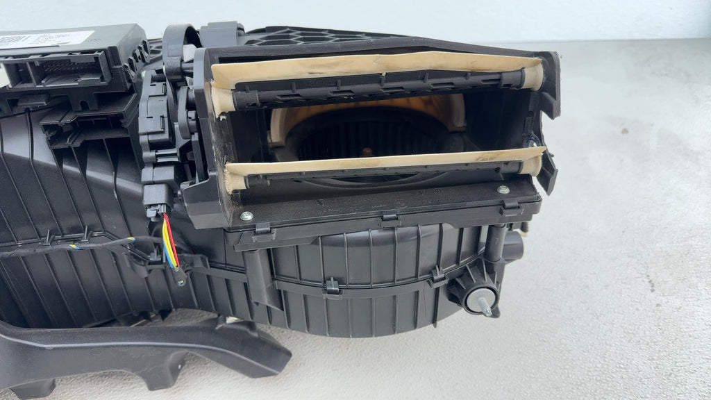 14-21 Bmw F22 M2 228I 228Xi Hvac A/C Air Heater Blower Housing Box Assembly Oem