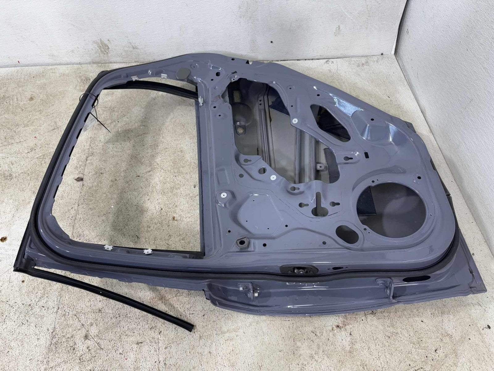 16-18 Ford Focus Rs Rear Right Door Shell Panel Oem