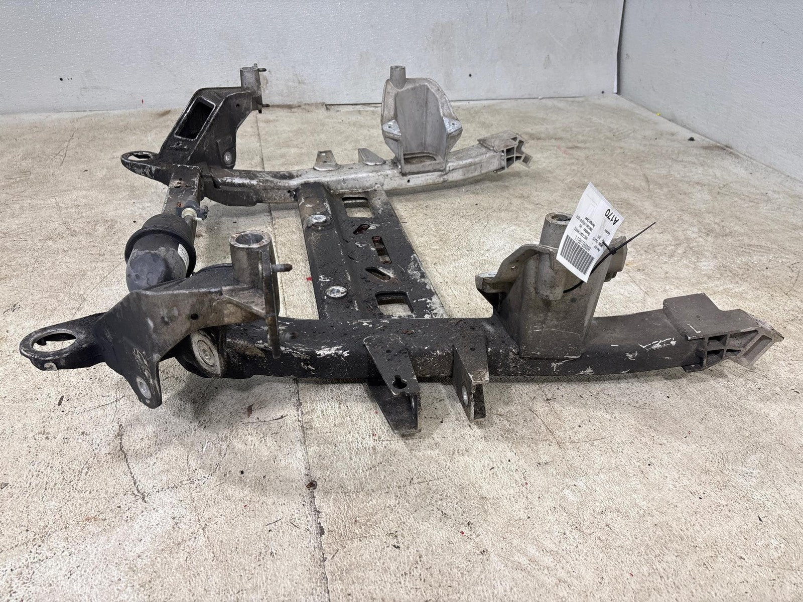 15-18 Cadillac Ats 2.0L Awd Front Subframe Cross Member Assembly Oem