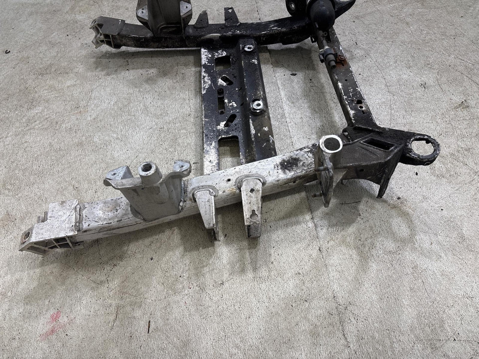 15-18 Cadillac Ats 2.0L Awd Front Subframe Cross Member Assembly Oem
