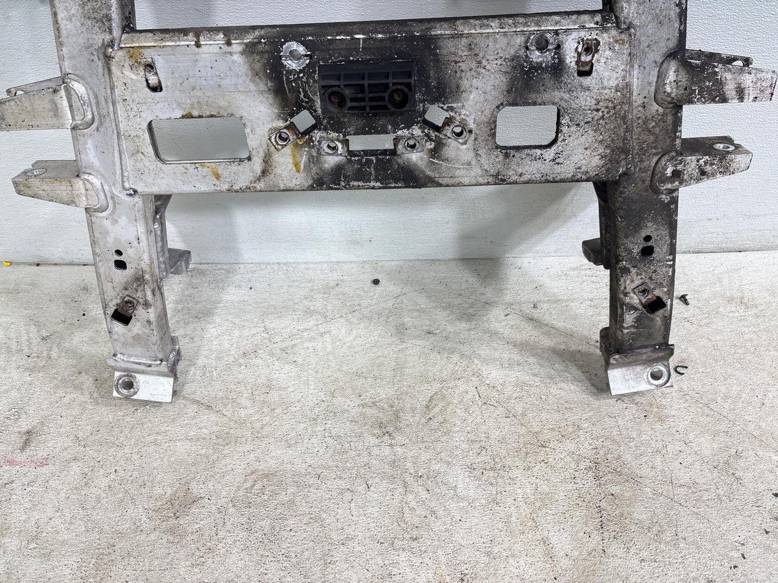 15-18 Cadillac Ats 2.0L Awd Front Subframe Cross Member Assembly Oem