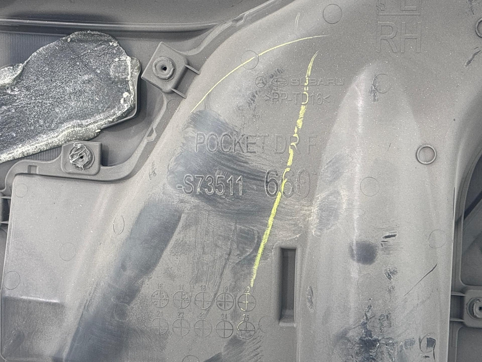 17-21 Subaru Impreza Front Door Trim Panel Right Passenger Side Beige/Black Oem