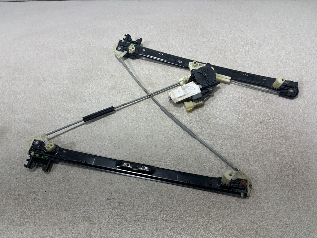 14-22 Land Rr Sport 17-23 Discovery Rear Right Door Window Regulator W/ Motor