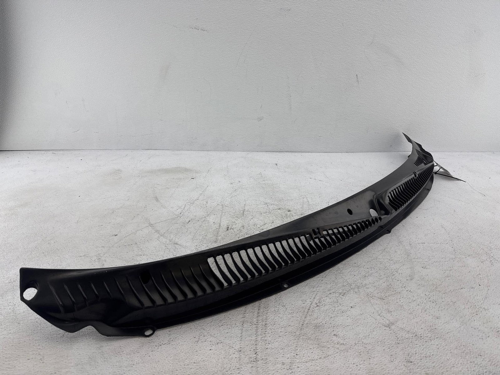 00-02 Saturn S Sw2 Windshield Wiper Cowl Panel Vent