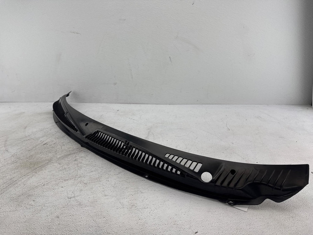 00-02 Saturn S Sw2 Windshield Wiper Cowl Panel Vent