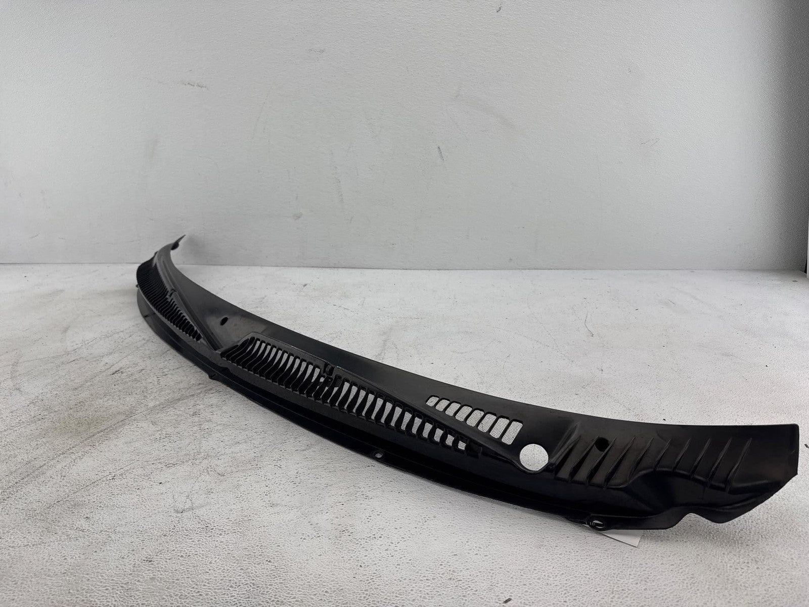 00-02 Saturn S Sw2 Windshield Wiper Cowl Panel Vent