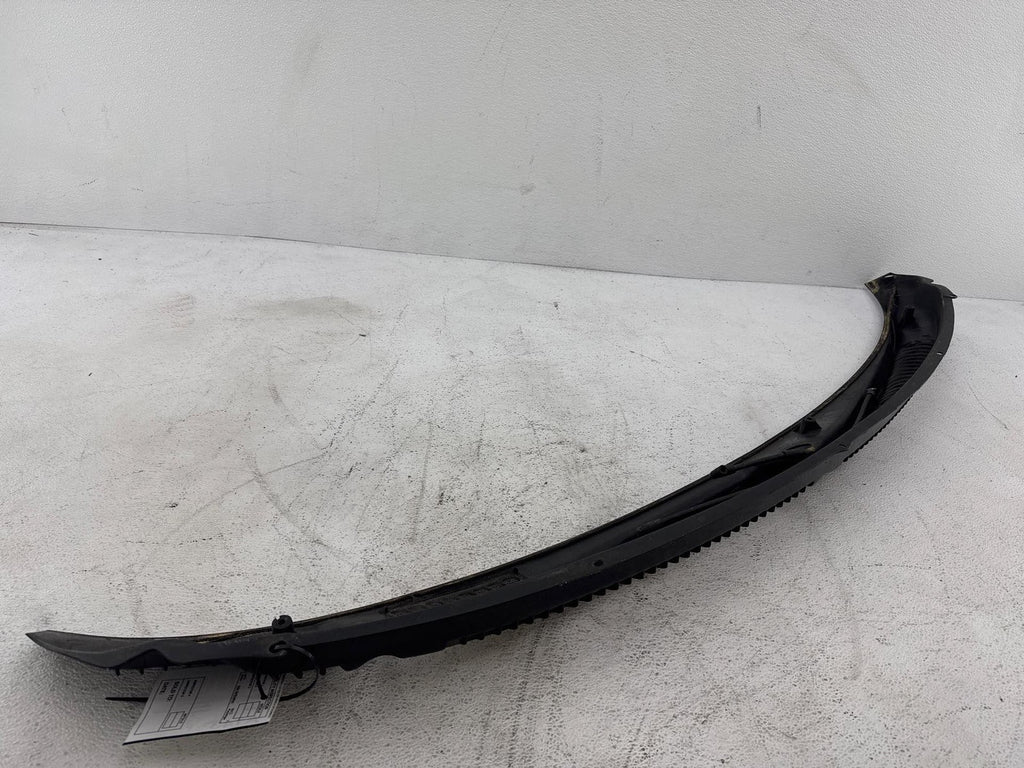 00-02 Saturn S Sw2 Windshield Wiper Cowl Panel Vent