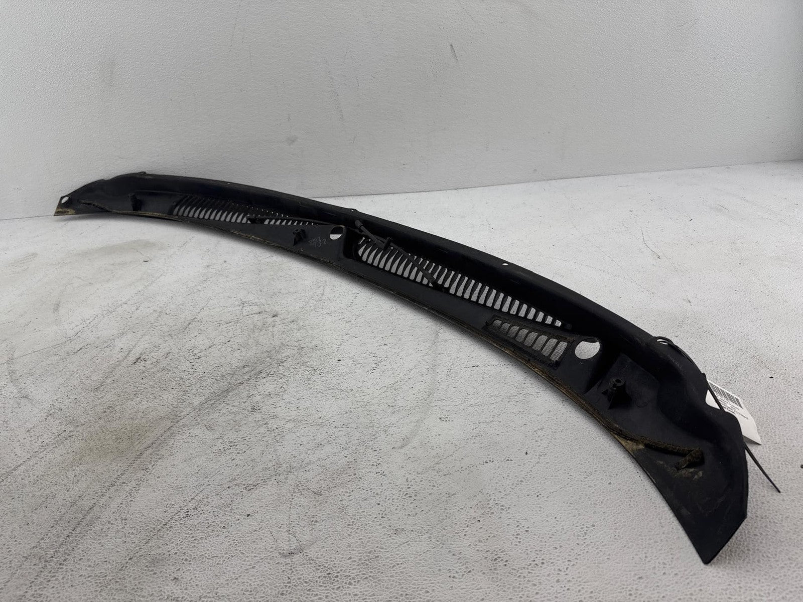 00-02 Saturn S Sw2 Windshield Wiper Cowl Panel Vent