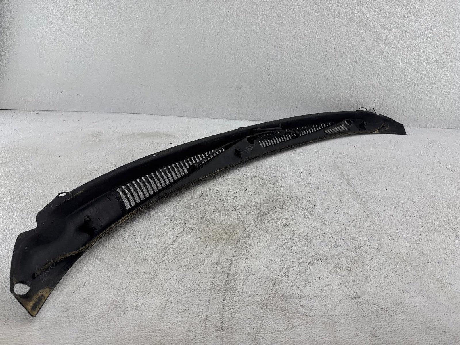 00-02 Saturn S Sw2 Windshield Wiper Cowl Panel Vent