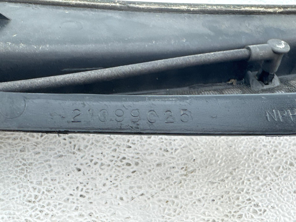 00-02 Saturn S Sw2 Windshield Wiper Cowl Panel Vent