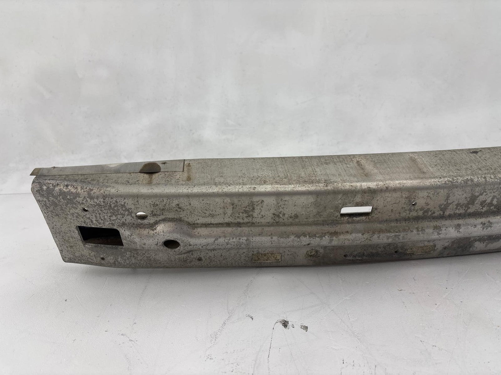 00-02 Saturn Sw2 1.9L Rear Bumper Reinforcement Beam Oem