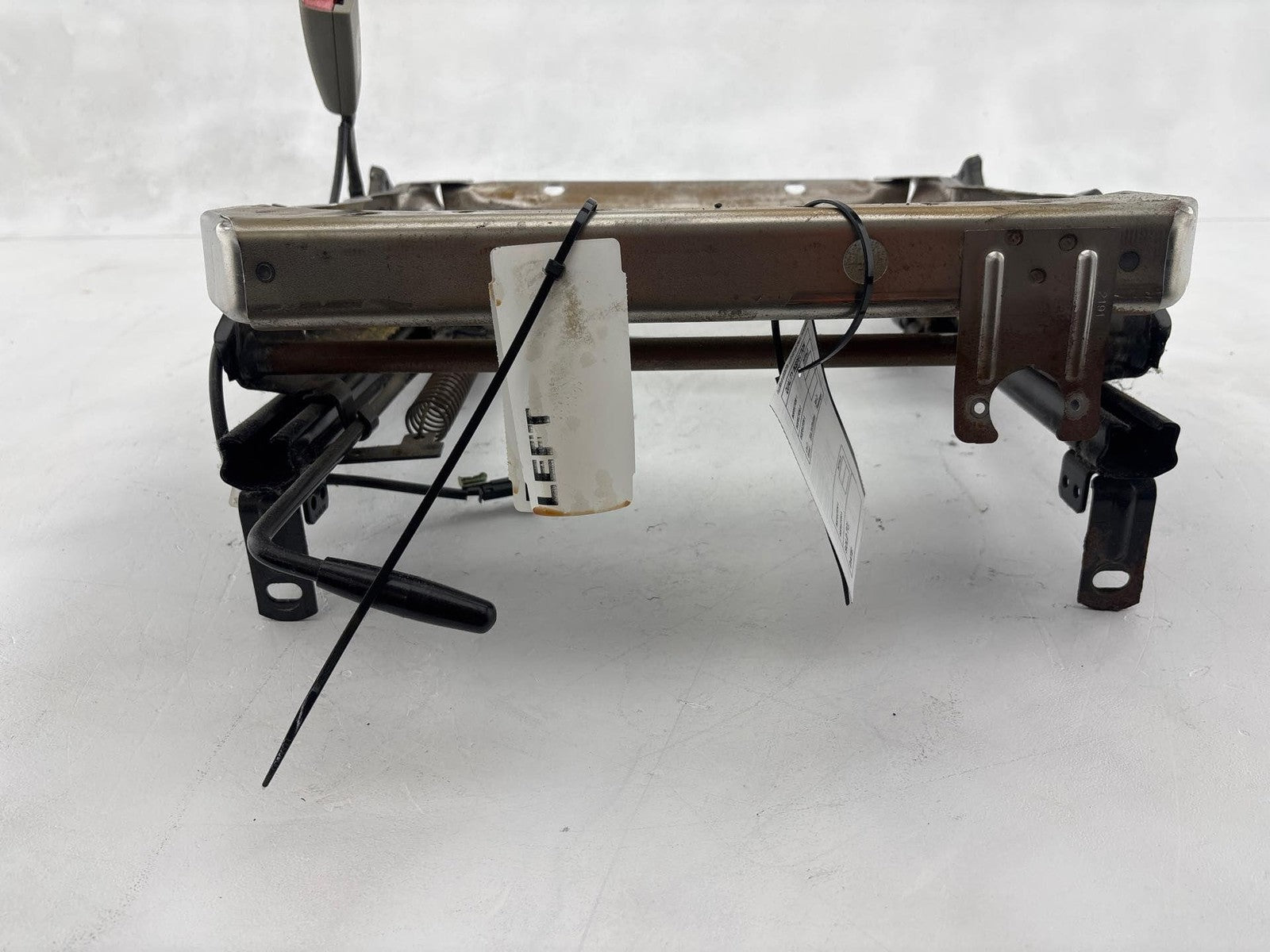 00-02 Saturn Sw2 Front Driver Side Seat Track Frame Oem