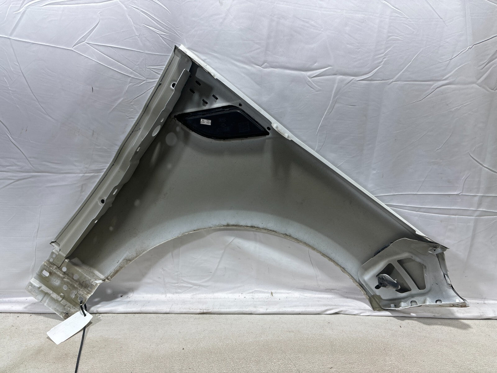 14-17 Land Range Rover Sport (L494) Left Side Fender Cover White (867) *Damage*