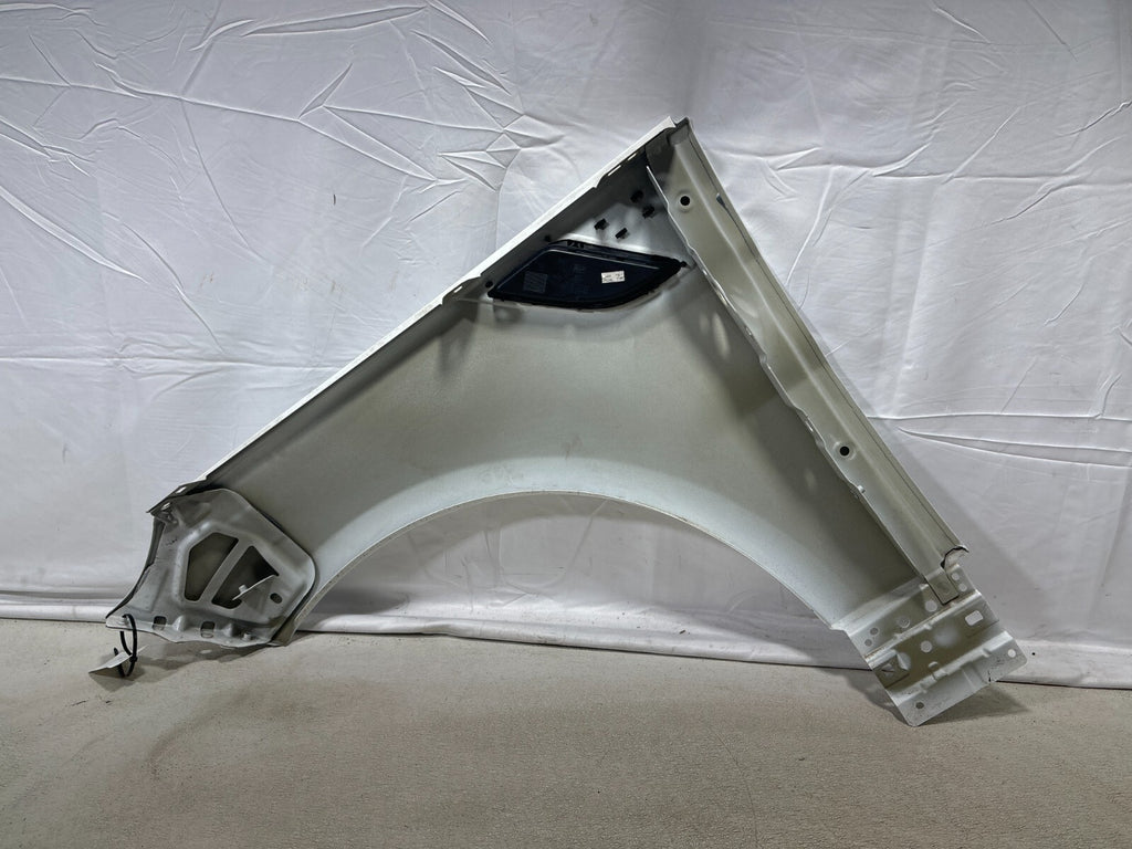 14-17 Land Range Rover Sport (L494) Right Side Fender Cover White (867) *Damage*