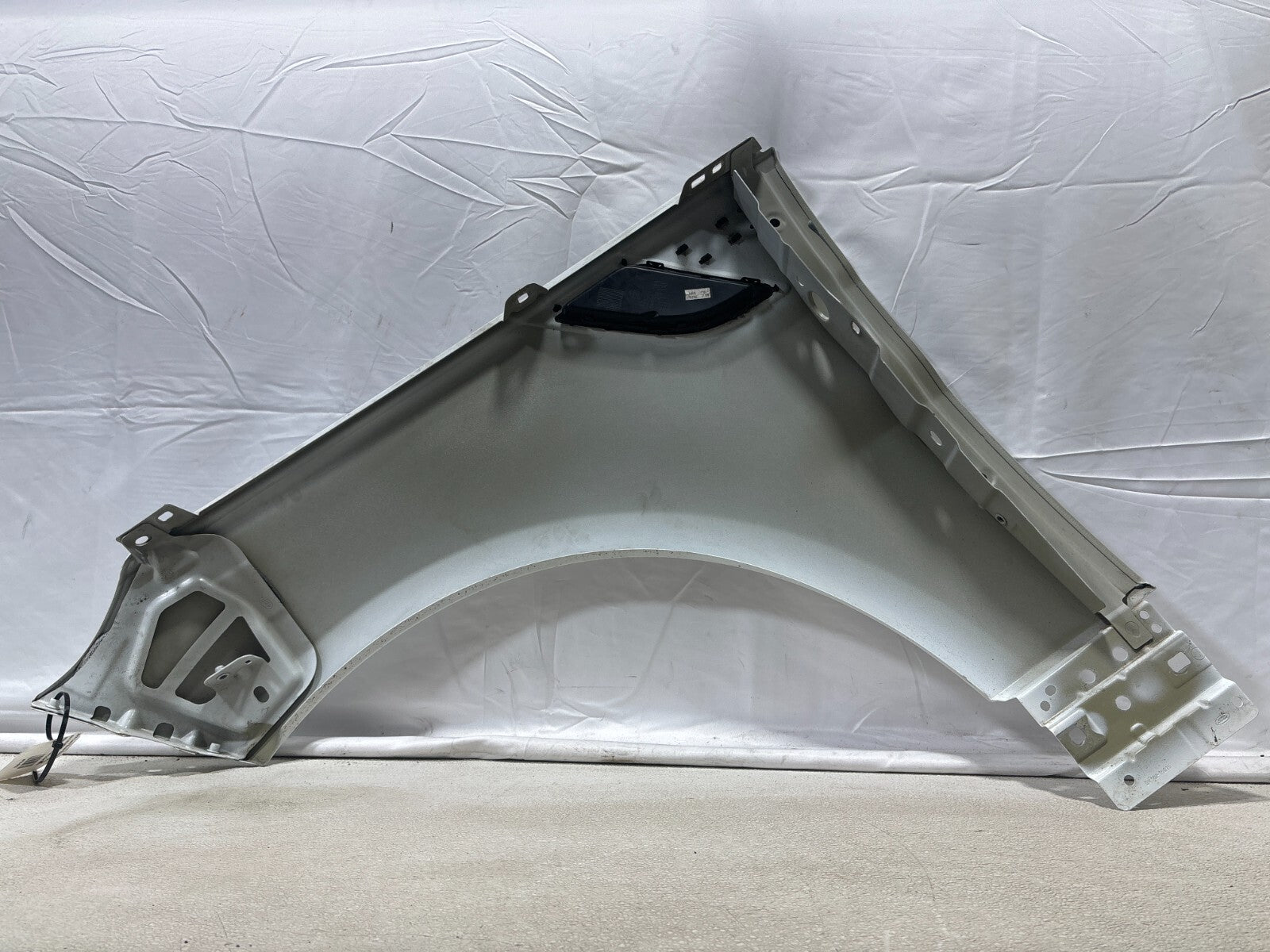 14-17 Land Range Rover Sport (L494) Right Side Fender Cover White (867) *Damage*