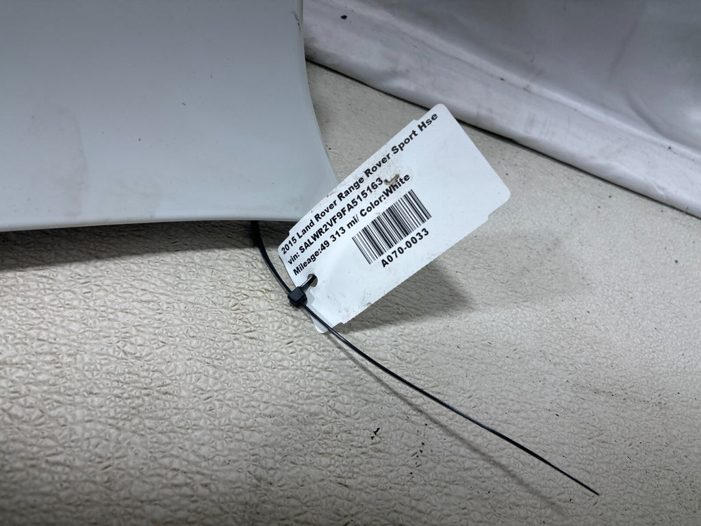 14-17 Land Range Rover Sport (L494) Right Side Fender Cover White (867) *Damage*