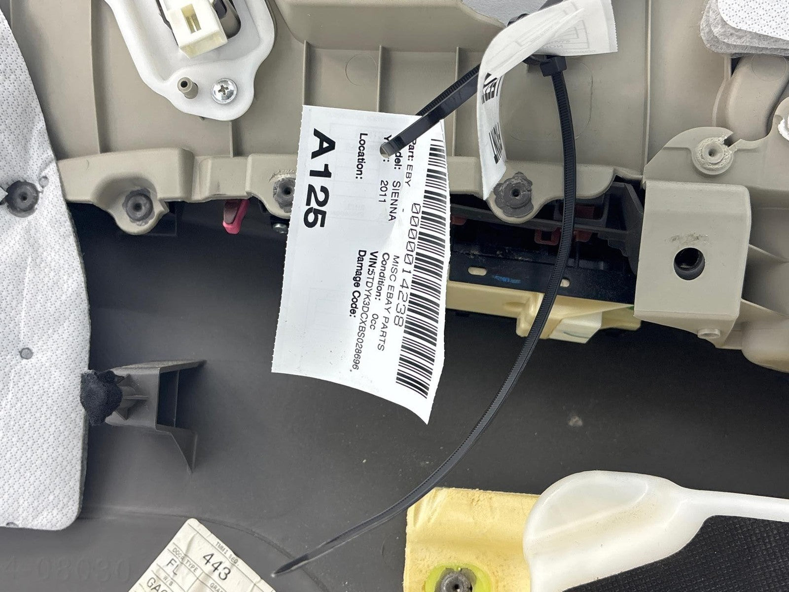 2011-2012 Toyota Sienna Front Left Interior Door Trim Panel 67060-08090 Oem