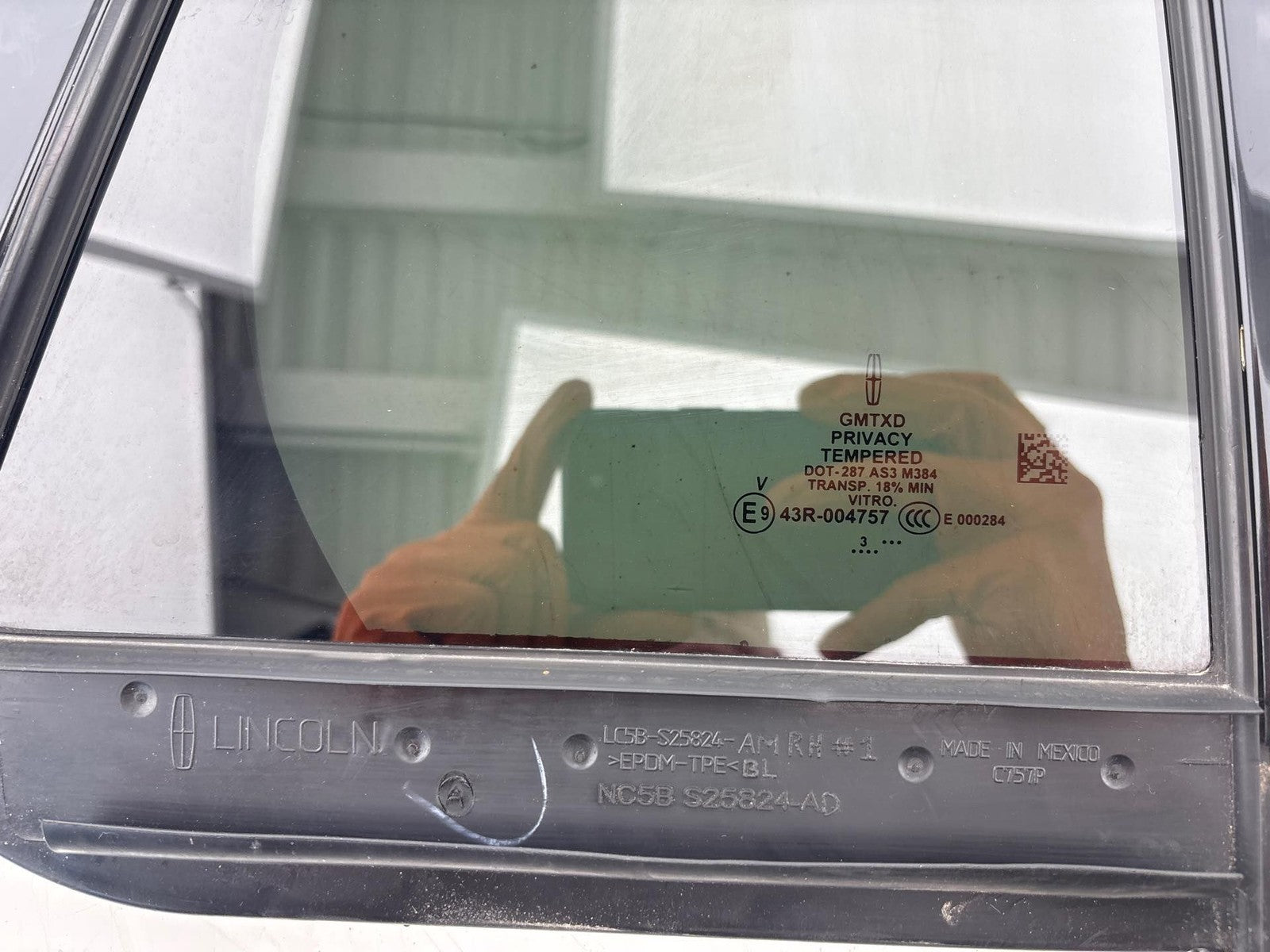 20-24 Lincoln Aviator Rear Right Door Vent Window Glass w/ Run Channel OEM