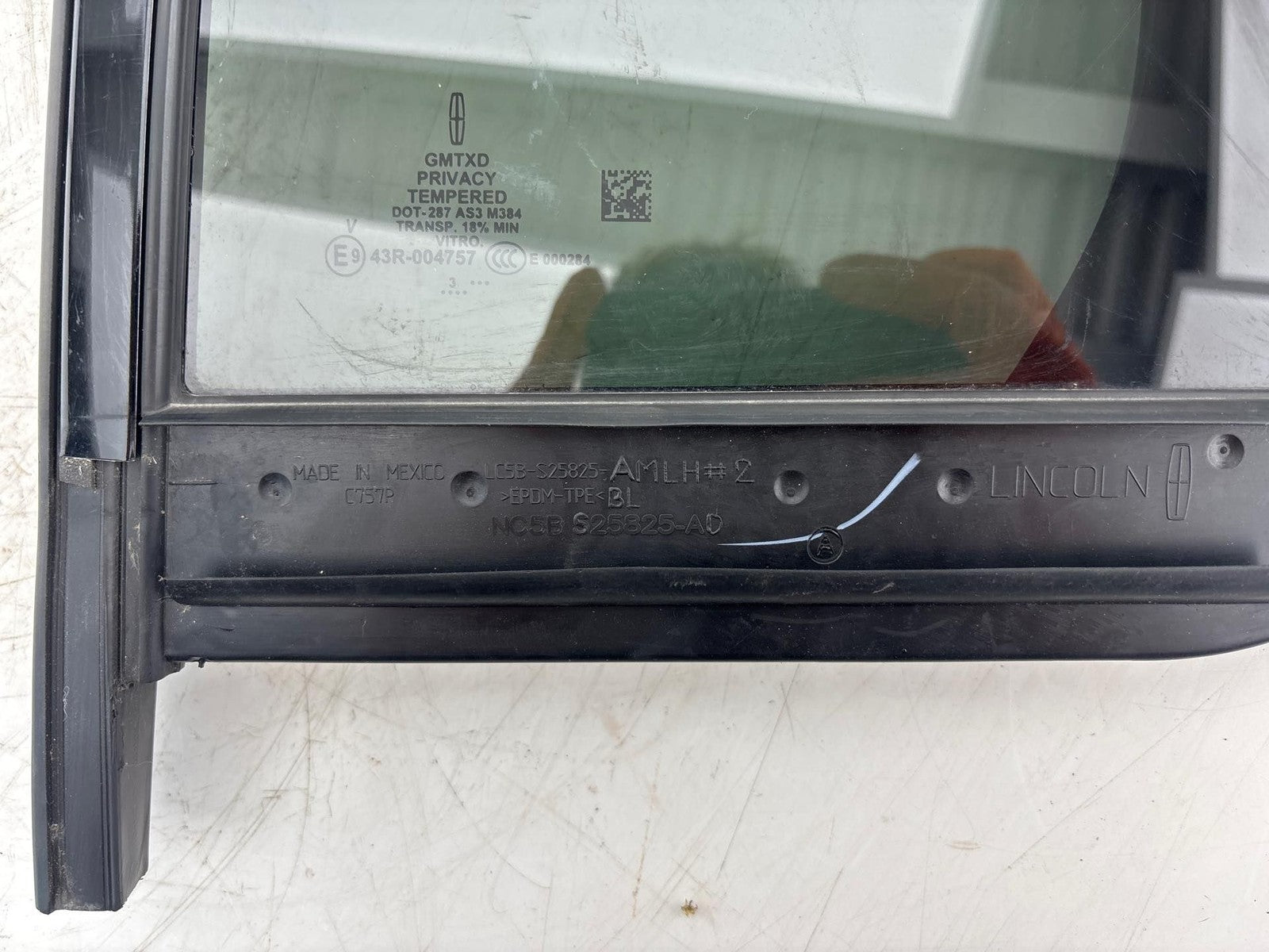 20-24 Lincoln Aviator Rear Left Door Vent Window Glass w/ Run Channel OEM