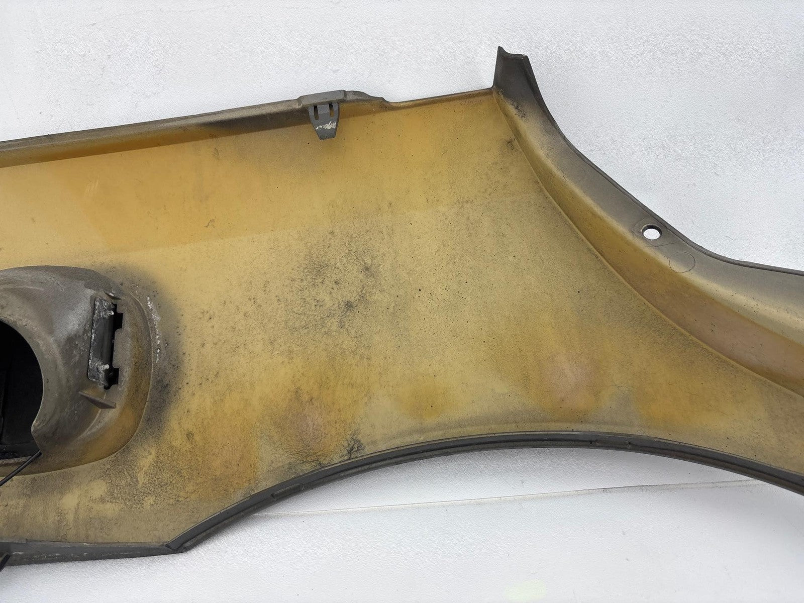 00-01 Saturn Sw2 Driver Side Rear Quarter Fender Cover Panel Oem